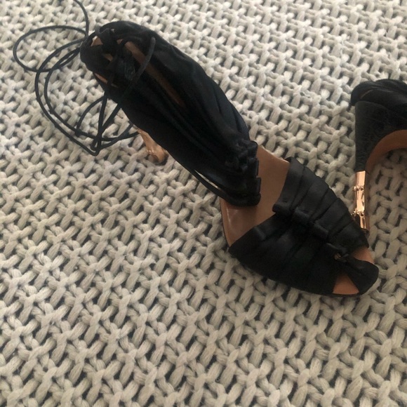 Gucci sandals with silk and gold heels - Picture 10 of 10